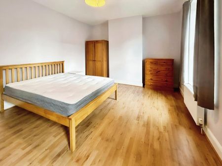 6 bedroom end of terrace house to rent - Photo 3