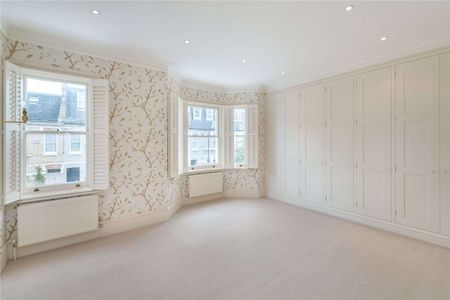 A great recently refurbished six bedroom family house in Parsons Green - Photo 4