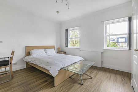 4 bedroom flat to rent - Photo 4