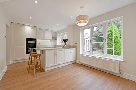 4 bedroom detached house to rent - Photo 4