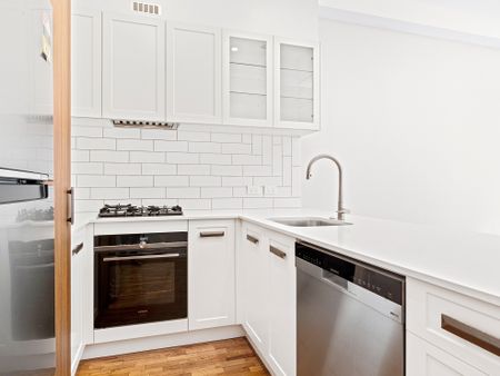 Designer townhome in a connected village setting - Photo 3