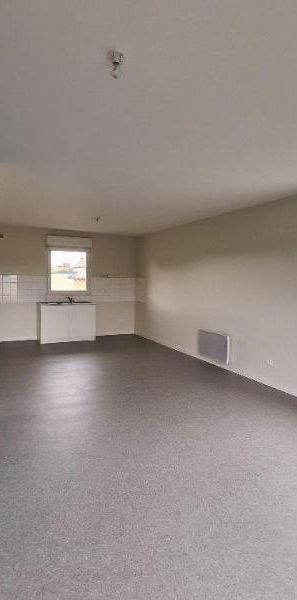 Au rez-de-chaussée d'un petit immeuble situé dans le bourg de SAINT-MARC-LE-BLANC, un apparteme... - Photo 1