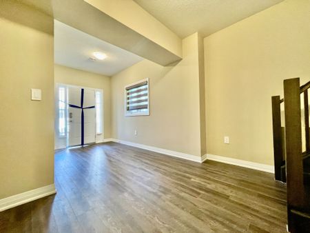 For Lease - 24 Waterlily Way, Hamilton, Ontario - Photo 4