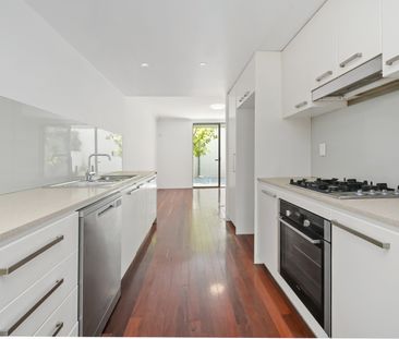 39 Ivy Street, Botany NSW 2019 - Townhouse For Rent | Domain - Photo 1