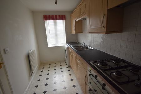 3 bedroom Town House - Epsom Close, Stevenage - Photo 4