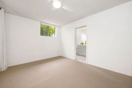 Charming One-Bedroom Unit in the Heart of Coorparoo - Photo 2