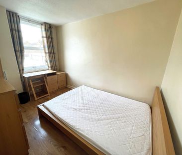 4 bedroom terraced house to rent - Photo 3