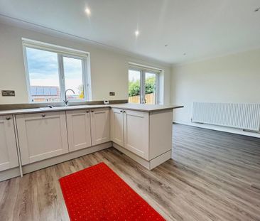 4 bedroom detached house to rent - Photo 2