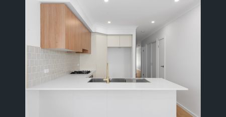 Contemporary 4 Bedroom Home in Logan Estate - Photo 5