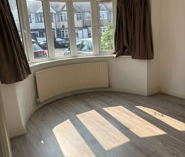 4 Bed Terraced House, Ravenswood Crescent, HA2 - Photo 4