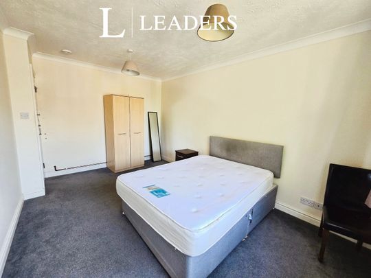 1 bedroom room to rent Greetwell Road - Photo 1