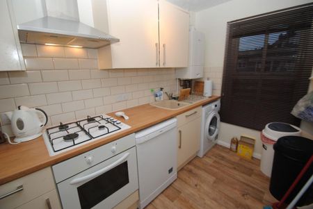 2 bedroom terraced house to rent - Photo 4