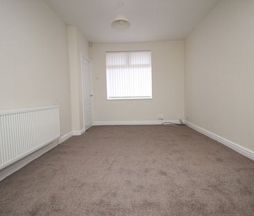 3 Bedroom Terraced House - Photo 3