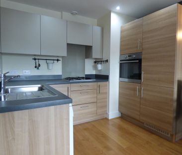 Queensmead, Farnborough, Hampshire, GU14 - Photo 1