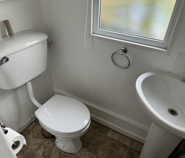 2 bedroom end of terrace house to rent - Photo 6