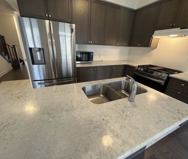 For Lease - 111 Hilts Drive, Richmond Hill, Ontario - Photo 3