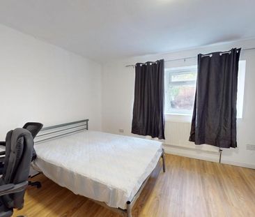 5 bedroom semi-detached house to rent - Photo 6