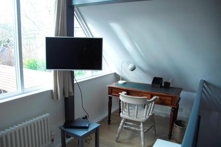 1 bedroom coach house to rent - Photo 3