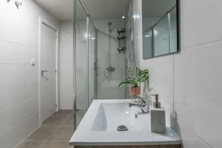 Bright and cozy room in calle del Ferrocarril - Photo 5