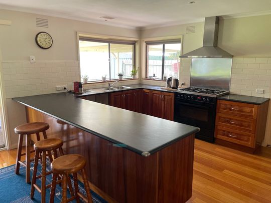 Cranbourne East - Photo 1