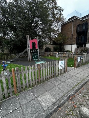 Flint Court, CR7 - Photo 5