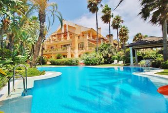 Stunning modern apartment with sea views in Puerto Banus