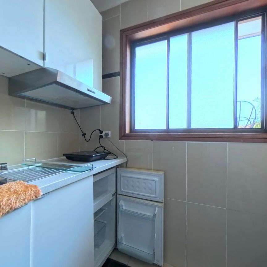 Affordable Fully Furnished Flat in Beverly Hills - Photo 2