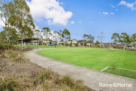 Lovely 3 Bedroom Home in Minto - Photo 4