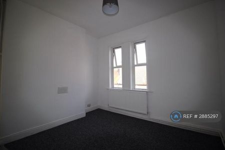 4 bedroom terraced house to rent - Photo 4