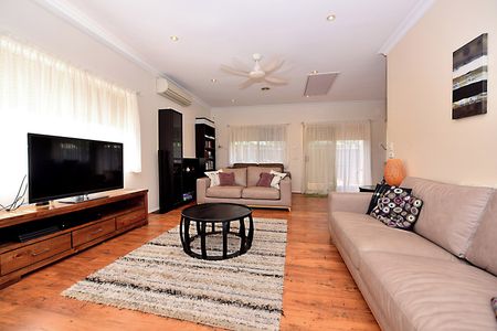 Modern 3-Bedroom Villa - Prime Edithvale Location! - Photo 3