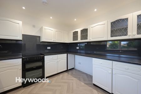3 bed bungalow to rent in Tivoli, Burton Crescent, Kingsley, Staffordshire - Photo 3