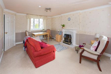 2 bedroom end of terrace house to rent - Photo 4