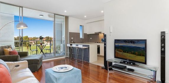 Modern, Sun-Filled Apartment in Quiet Location! - Photo 2