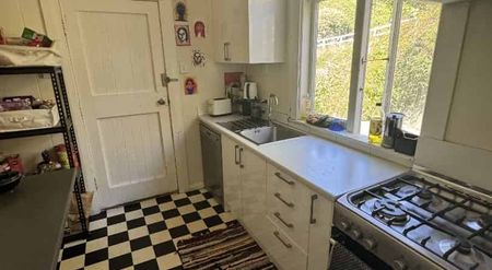 SPACIOUS CHARACTER HOME: - Photo 2