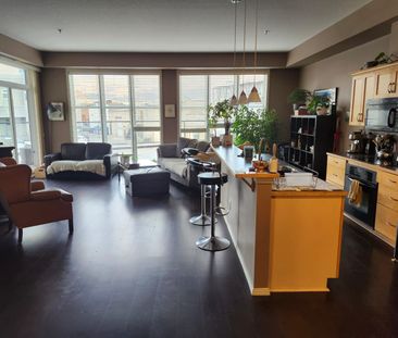 Spacious 2 Bedroom, 2 Bathroom Condo - Photo 6