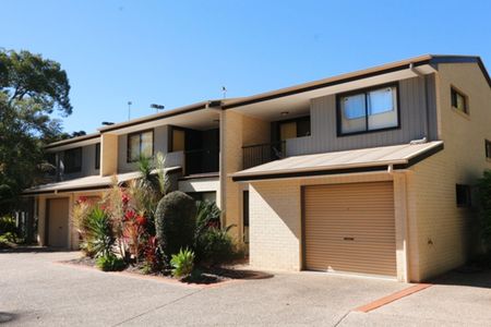 BEAUTIFUL BIG TOWNHOUSE CLOSE TO TOWN - Photo 4