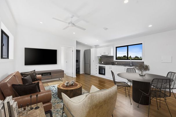 MODERN 2 BEDROOM GRANNY FLAT - LOW MAINTENANCE - Photo 1