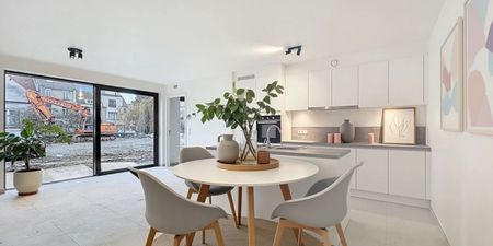 Woning te huur in Schaarbeek voor € 2.400 met 3 slaapkamers - Photo 2