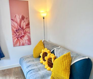 1 Bed Flat, Robertson's Count, EH8 - Photo 1