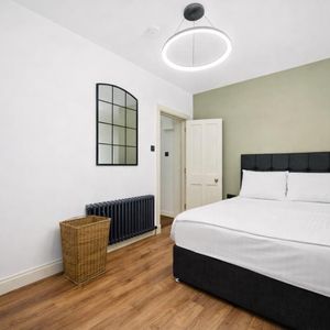 Room in a Shared House, Mccarthy Court, SW11 - Photo 2