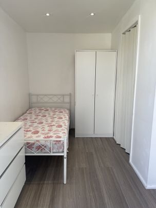 Studio Flat, Bennett Road, E13 - Photo 1