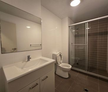 Large two bedroom two bathroom for Rent - Photo 5