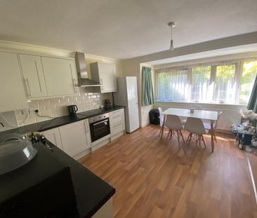 3 bedroom flat to rent - Photo 5