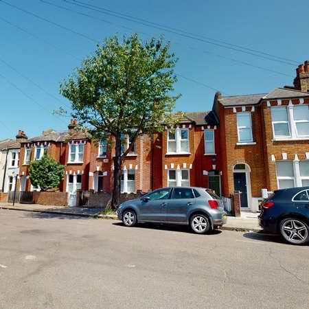 Alston Road, London, SW17 - Photo 1