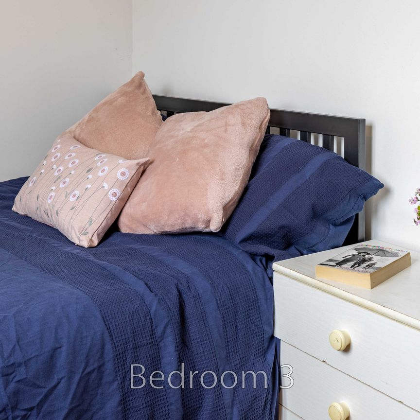 Room 3 - Photo 1
