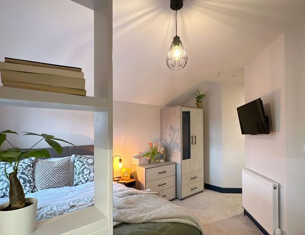 Winchester Street Room 5 - Photo 1