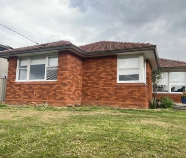 Charming Three-Bedroom Home in a Prime Location - Photo 6