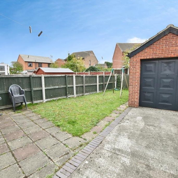 3 bedroom semi-detached house to rent - Photo 1