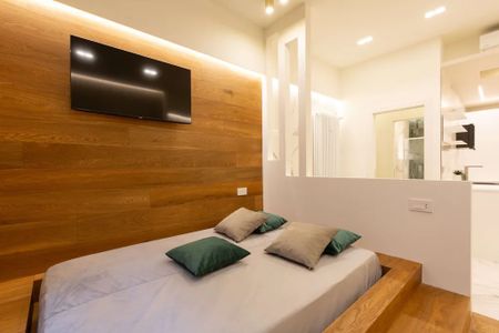 Via Francesco Daverio, Milan, Lombardy 20122 - Photo 2