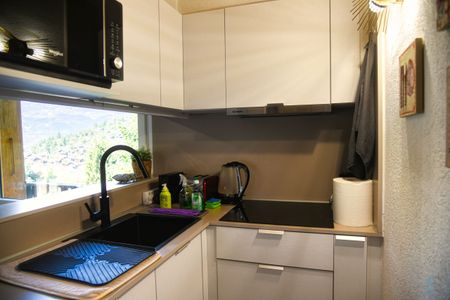 FOR RENT Charming furnished 2 ½-room apartment on the edge of a forest - Foto 5